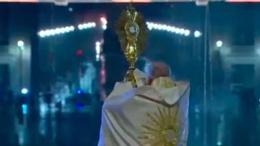 Impresionante y excepcional bendición de Francisco en imágenes inéditas e históricas. (Foto: VN/TreceTV)