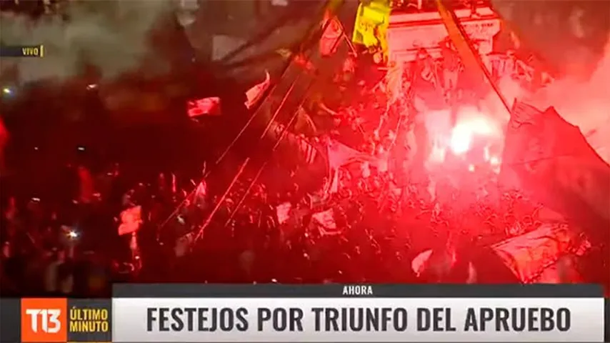 Chile celebró masivamente en las calles la aprobación de la redacción de una nueva constitución. (Foto: T13)