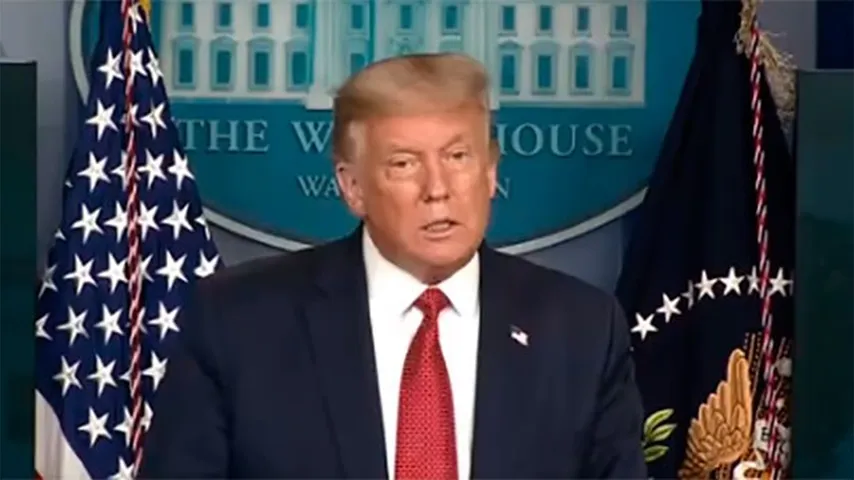 Trump tuvo que interrumpir abruptamente su conferencia de prensa. (Foto: CBS)